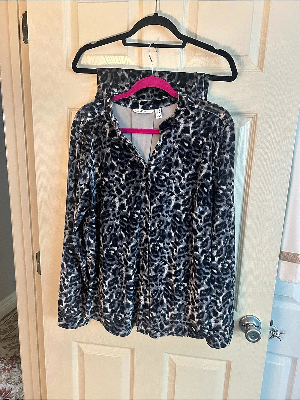 Isaac Mizrahi Live! Printed Velvet Button-Front Top with matching pants!  Beauti